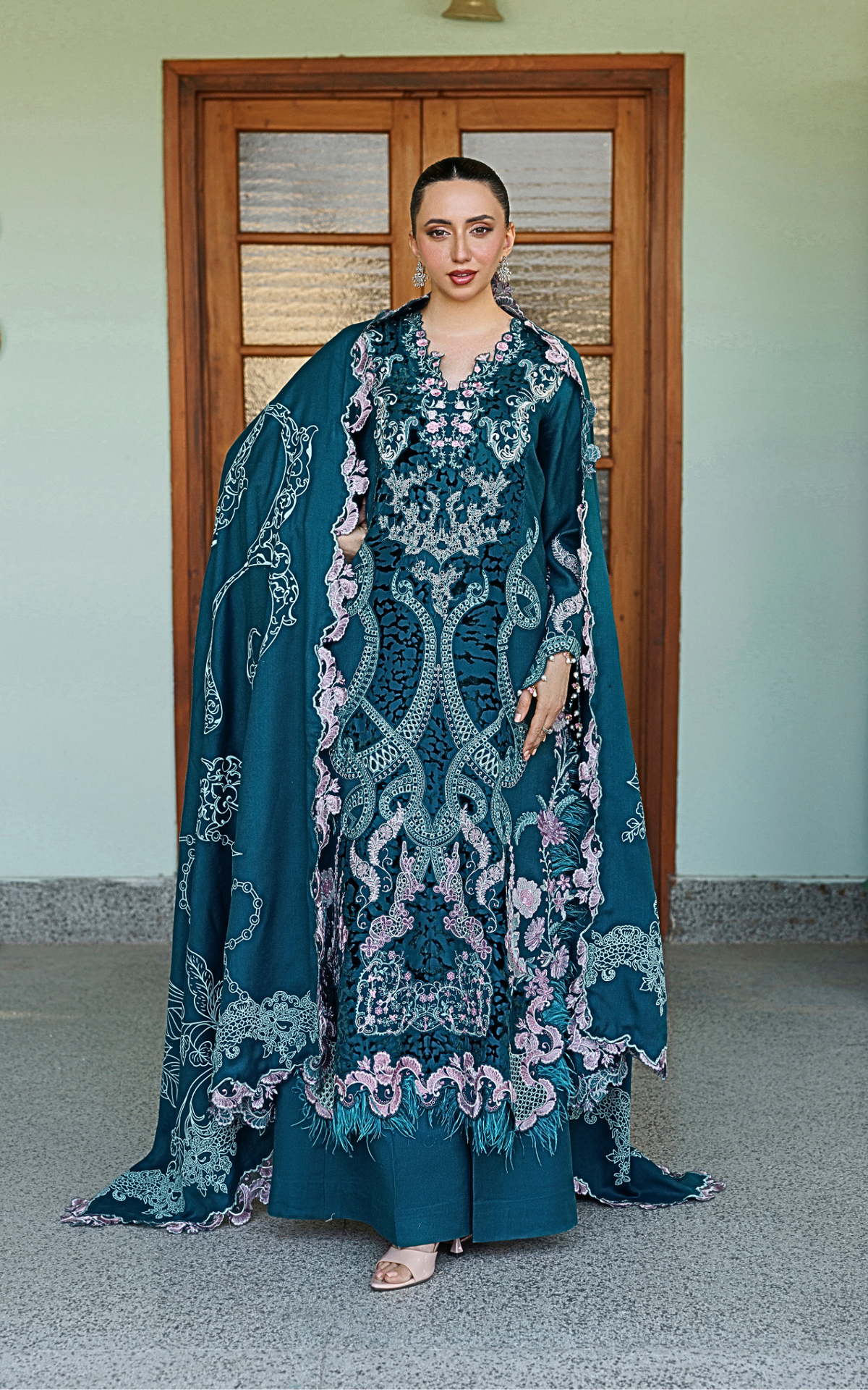 Secret Garden (WLXU-03) | 3pcs Embroidered Stitched Winter