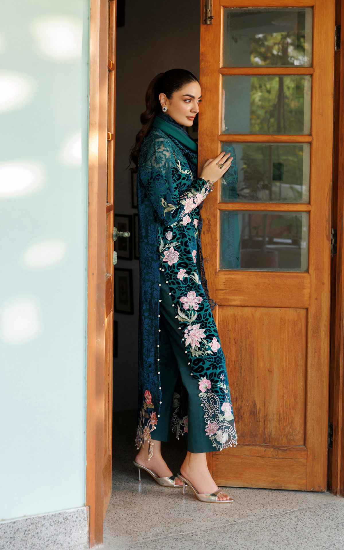 Belle (WLXU-08) | 3pcs Embroidered Stitched Winter