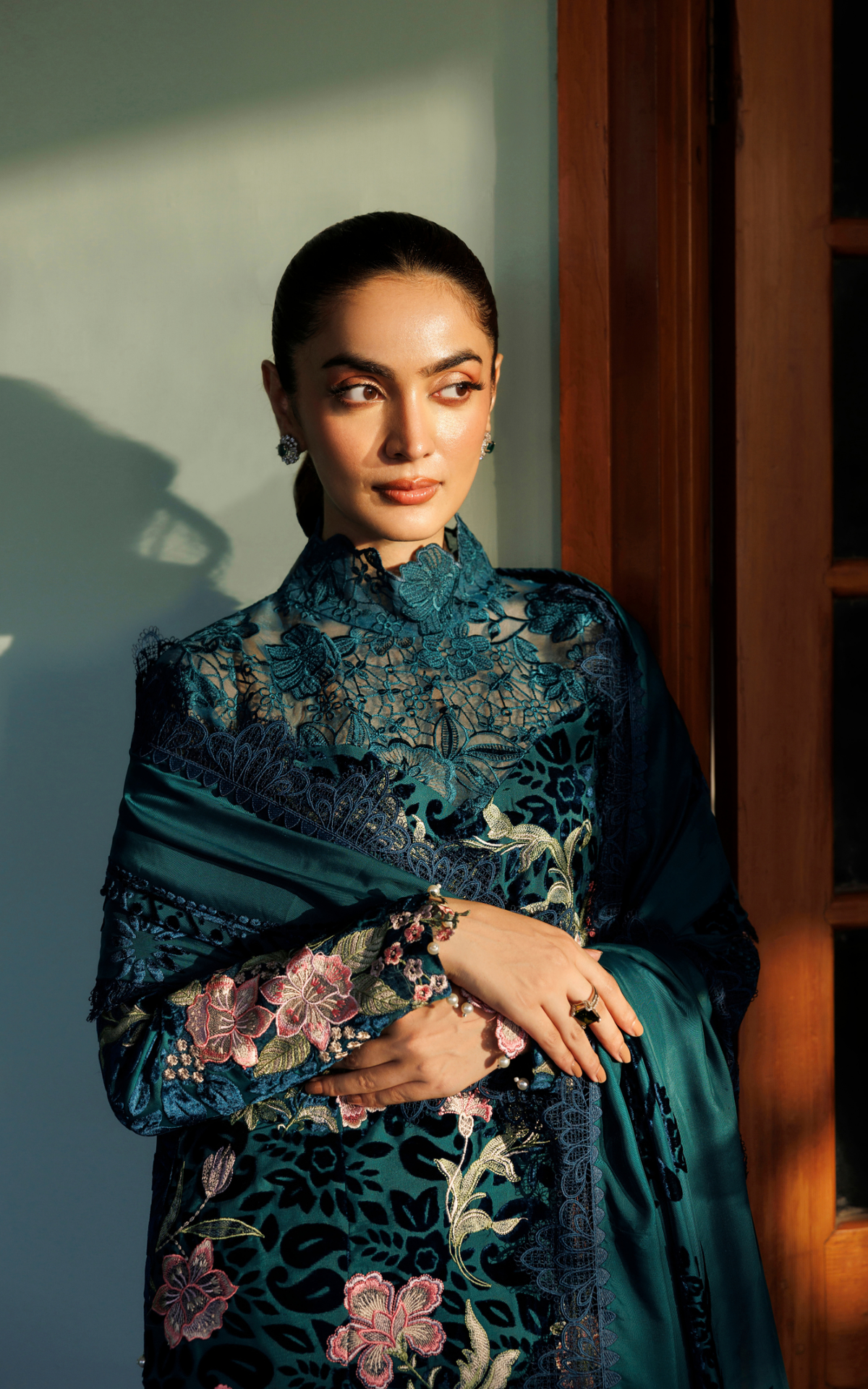 Belle (WLXU-08) | 3pcs Embroidered Stitched Winter